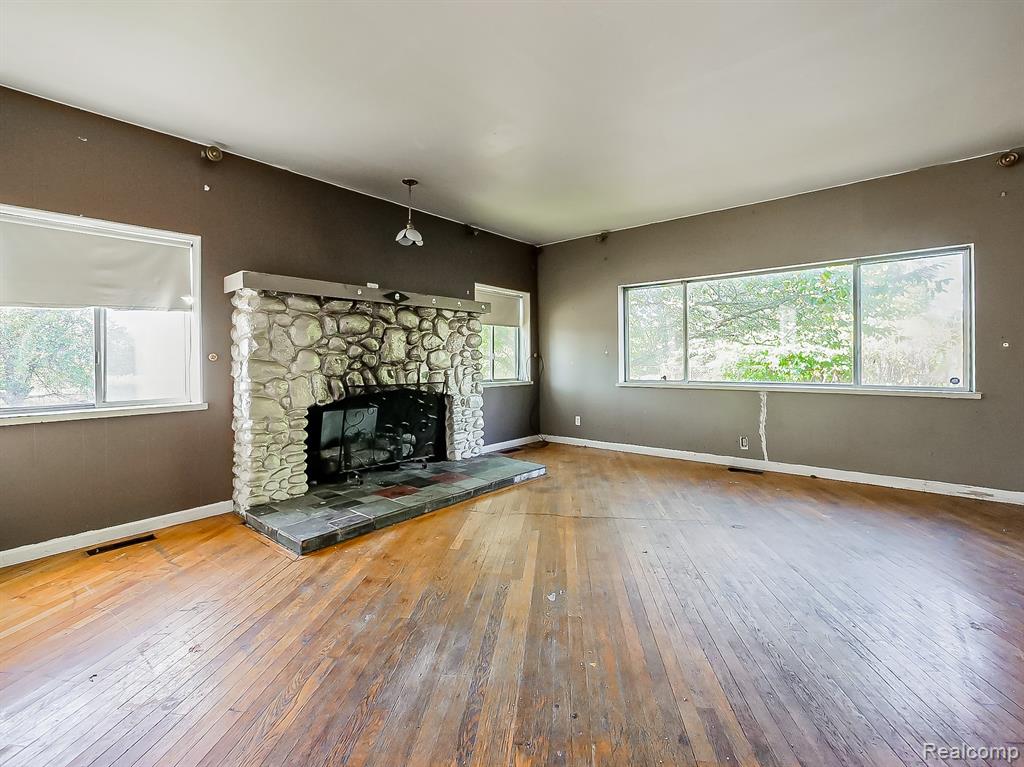 8470 Wise Road Commerce Township, MI 48382 - Photo 6 of 31