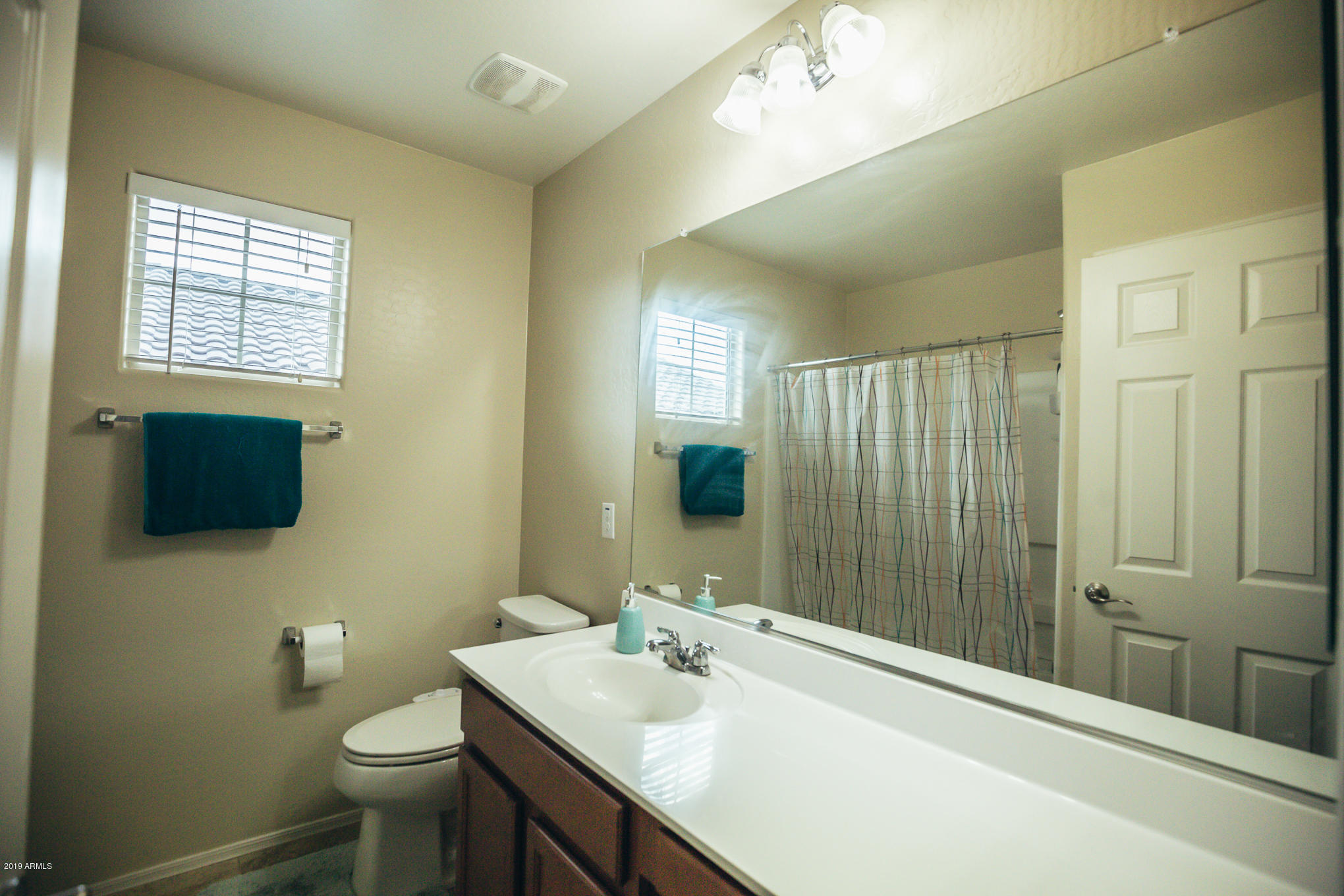 511 North Ranger Trail Gilbert, AZ 85234 - Photo 15 of 26 Hall Bath