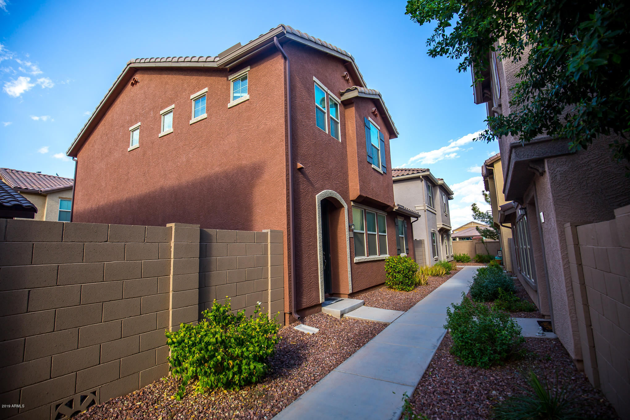 511 North Ranger Trail Gilbert, AZ 85234 - Photo 2 of 26 front