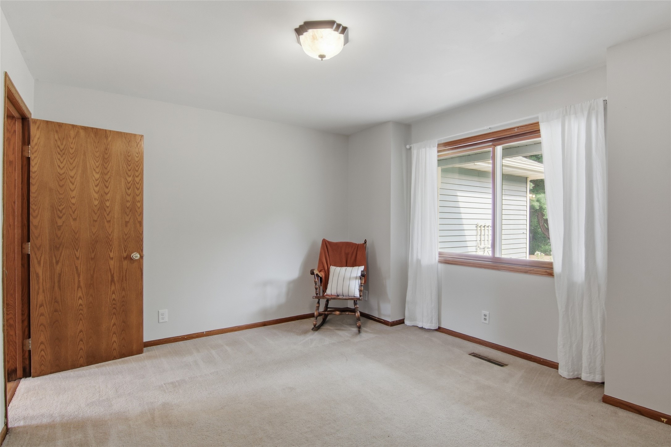 E2090 Cedar Road Eau Claire, WI 54701 - Photo 11 of 41 Gallery Image 11