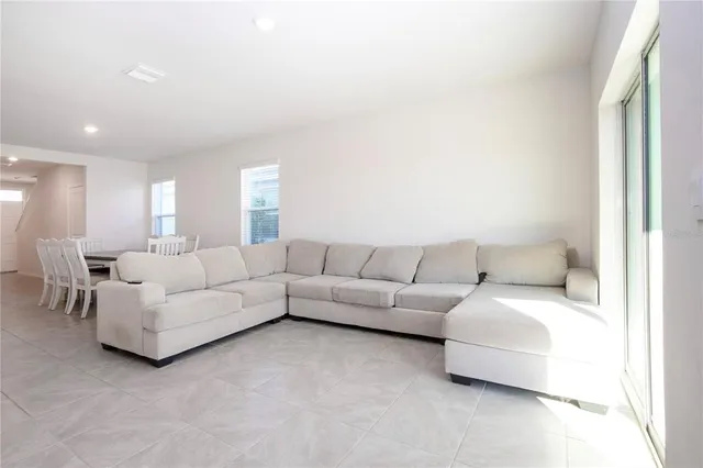 $4,200 | 3513 Hilltop Circle, Bradenton, FL 34211