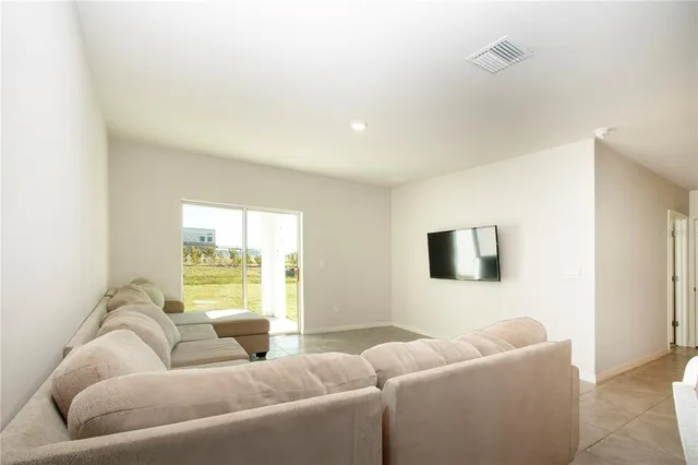 $4,200 | 3513 Hilltop Circle, Bradenton, FL 34211