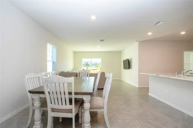 $4,200 | 3513 Hilltop Circle, Bradenton, FL 34211