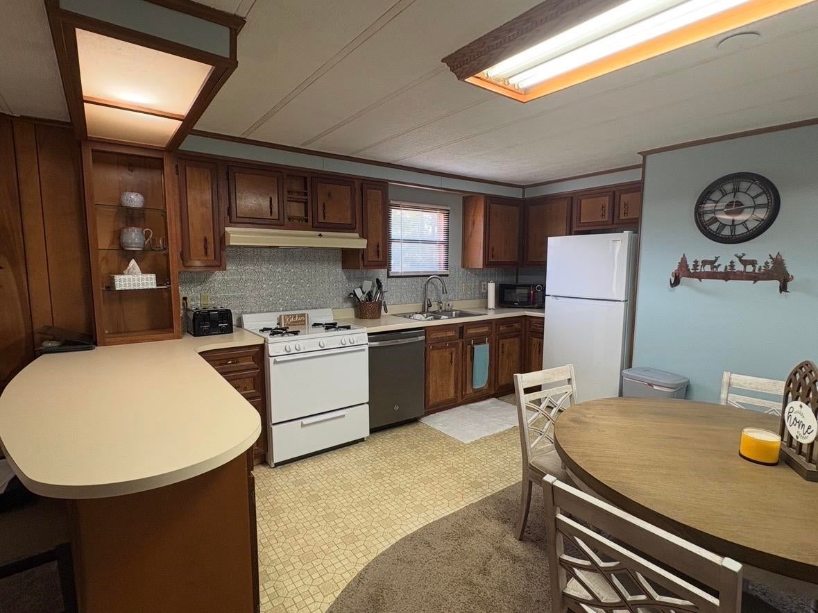 1934 Edwin Road Harrison, MI 48625 - Photo 2 of 15