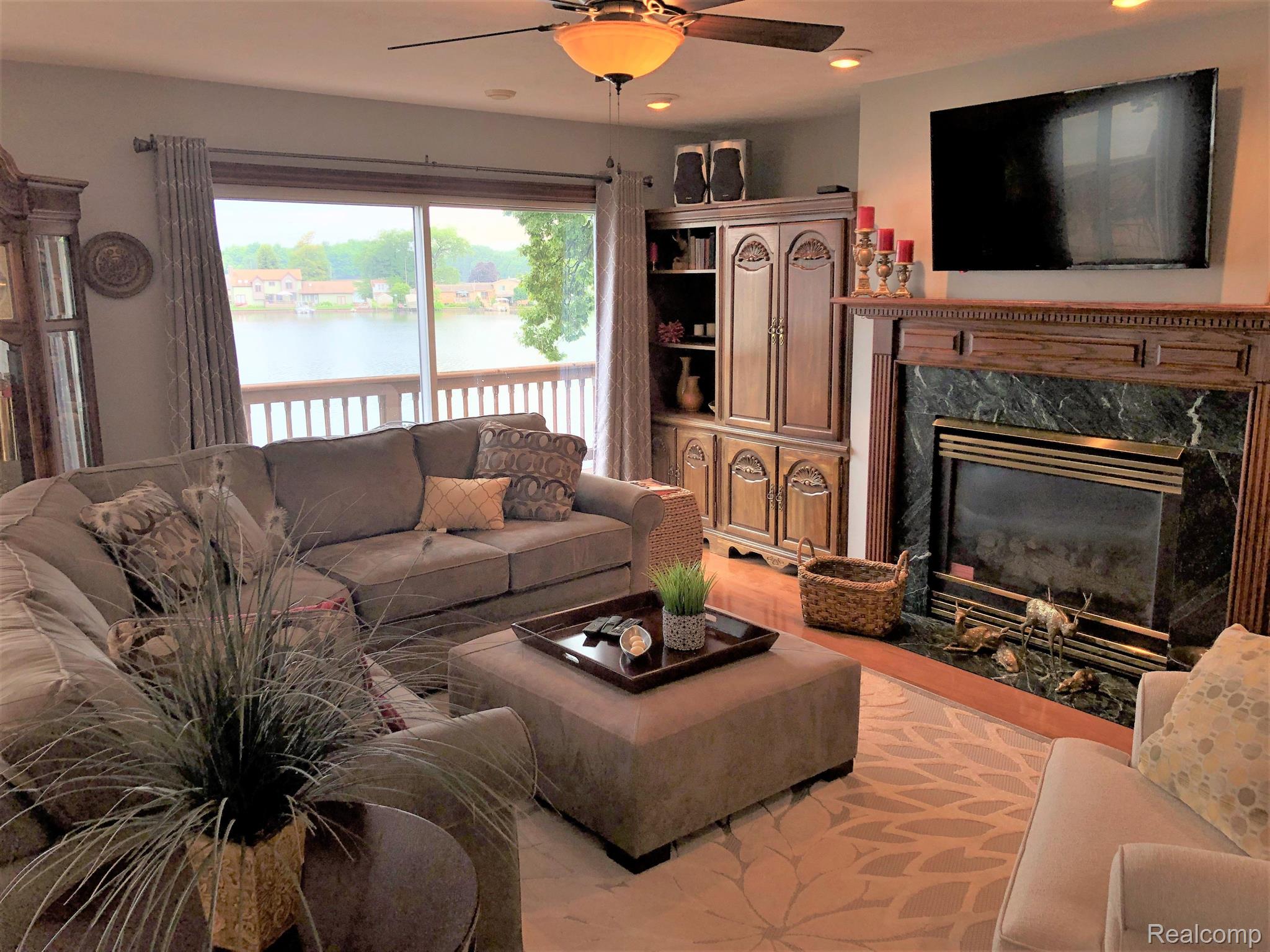 1177 Butler Boulevard Howell, MI 48843 - Photo 15 of 40 Main Floor L