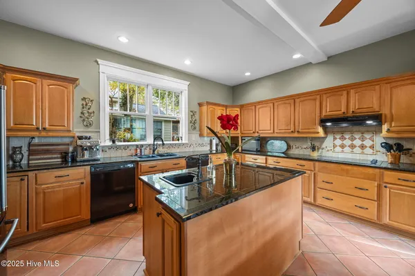 $949,900 | 612 East Main Street, Washington, NC 27889