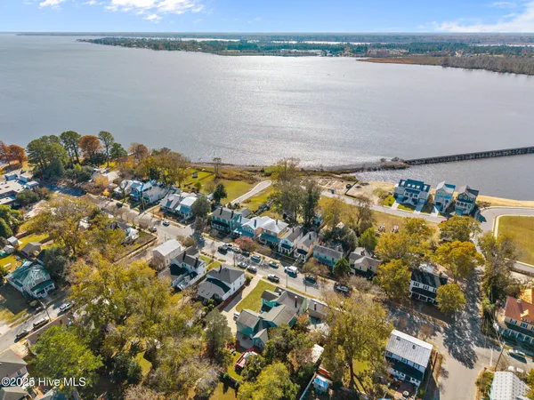 $949,900 | 612 East Main Street, Washington, NC 27889