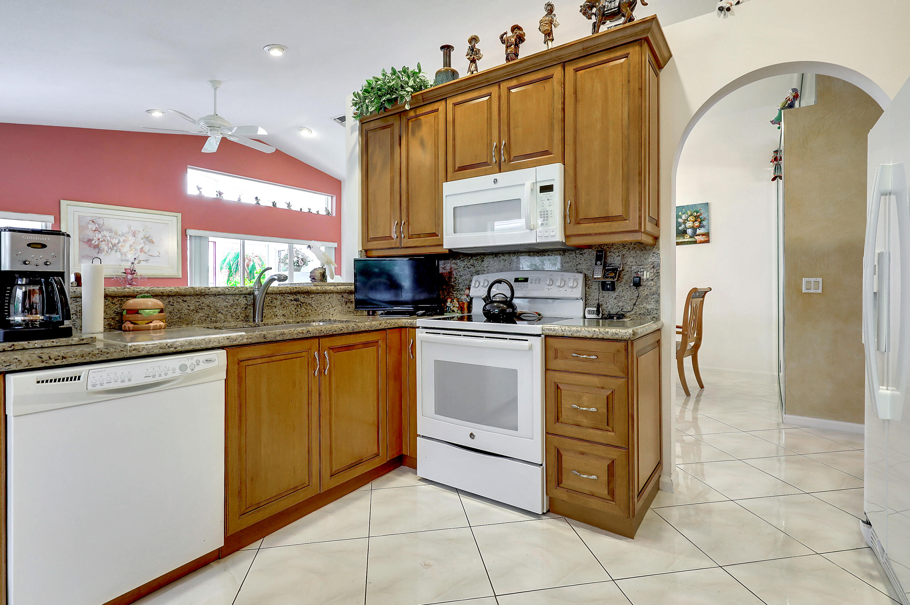 6598 Sun River Road Boynton Beach, FL 33437 - Photo 10 of 33 f8-51488-65606-11
