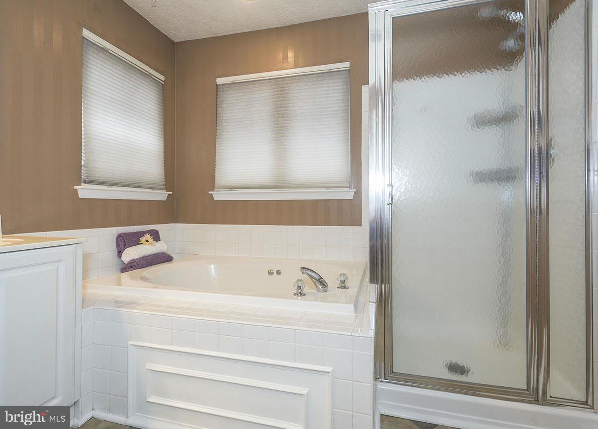 1713 Algonquin Road Frederick, MD 21701 - Photo 18 of 30 Bath (Master)