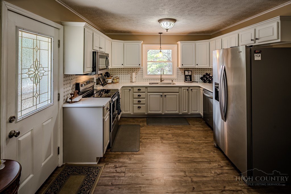 192 Pine Ridge Loop Newland, NC 28657 - Photo 7 of 49