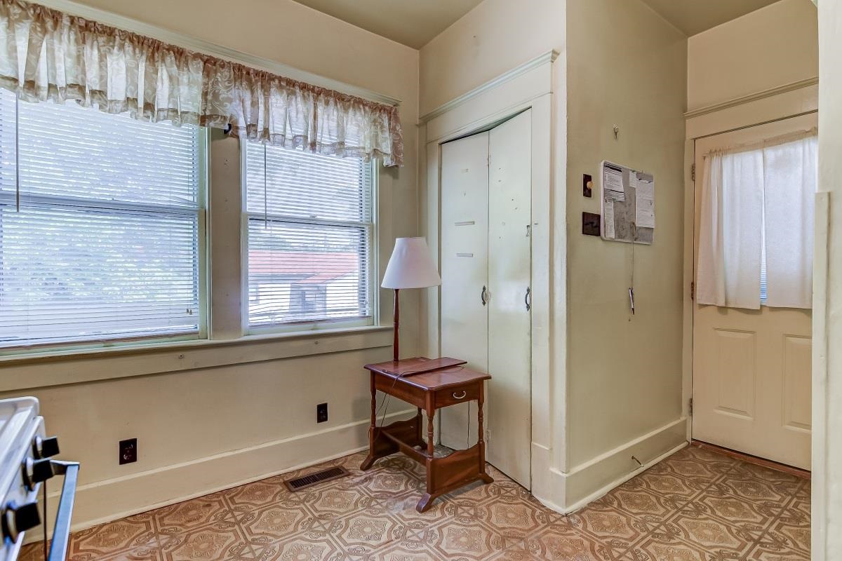 2340 East Converse Street Springfield, IL 62702 - Photo 5 of 31