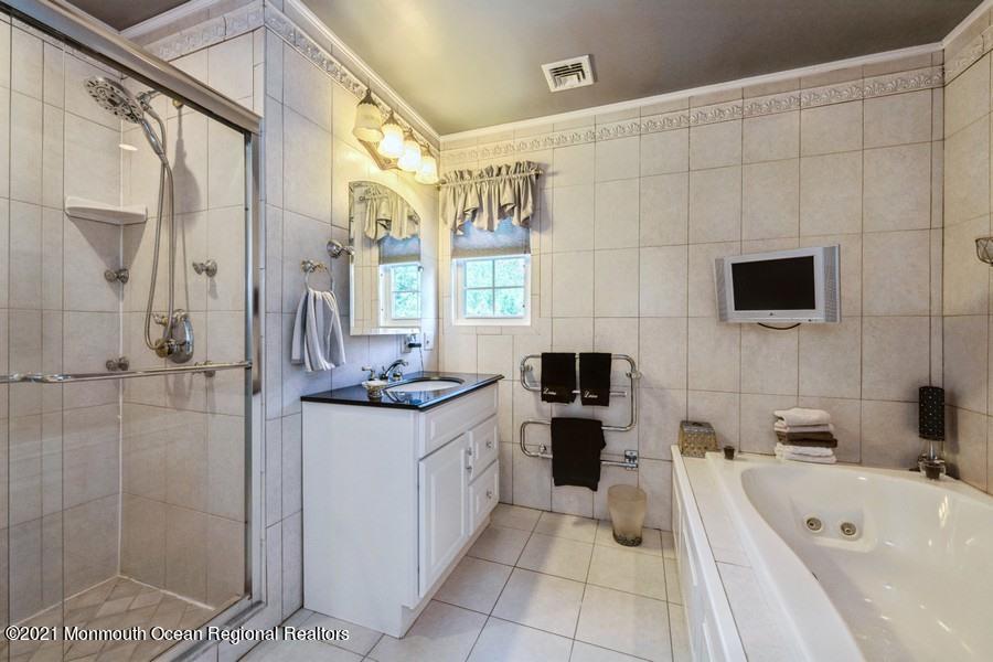 144 Lancaster Road Freehold, NJ 07728 - Photo 23 of 30 25_144-Lancaster-Dr_2034_Web
