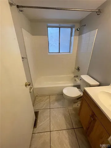 $850 | 255 Chambers Road, Unit A, St. Louis, MO 63137