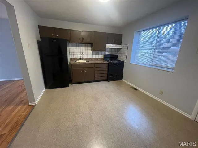 $850 | 255 Chambers Road, Unit A, St. Louis, MO 63137