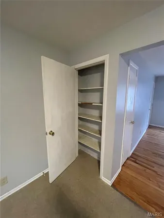 $850 | 255 Chambers Road, Unit A, St. Louis, MO 63137