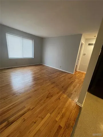 $850 | 255 Chambers Road, Unit A, St. Louis, MO 63137