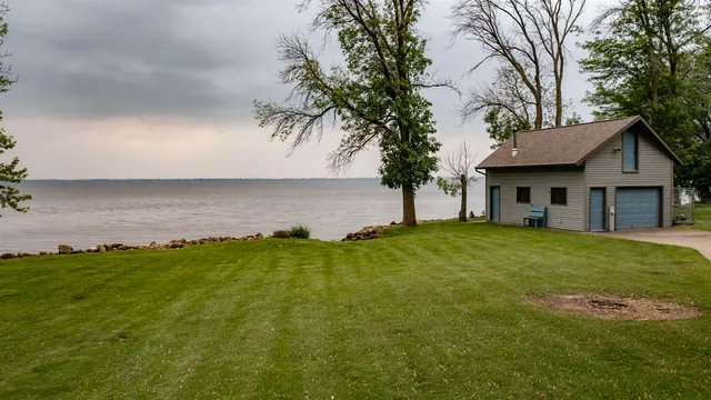 $1,165,000 | 9205 Willow Lane, Fremont, WI 54940