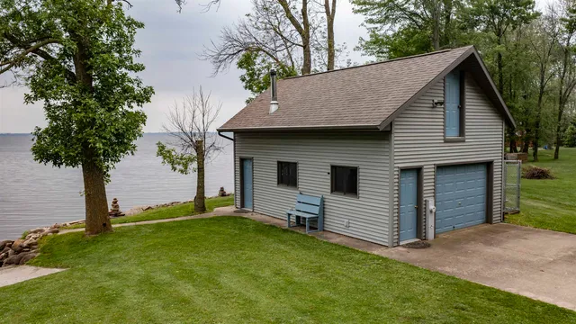 $1,165,000 | 9205 Willow Lane, Fremont, WI 54940