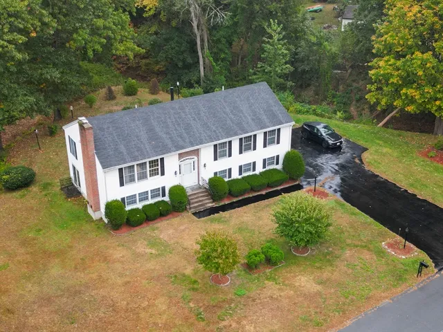 a view of a yard in front of house