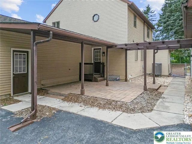 $519,900 | 6265 Venture Court, Slatington, PA 18080