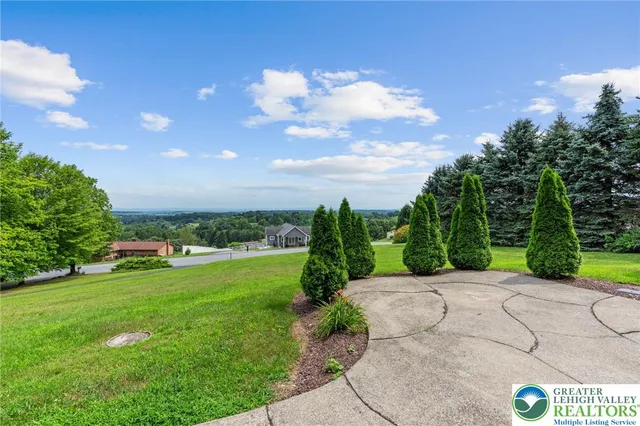$519,900 | 6265 Venture Court, Slatington, PA 18080