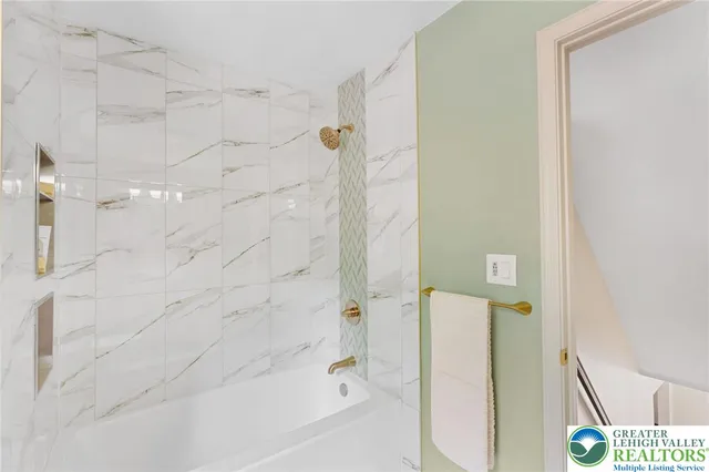 $519,900 | 6265 Venture Court, Slatington, PA 18080