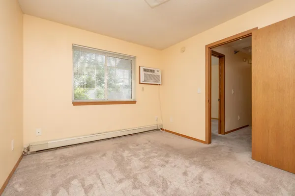 $179,900 | 1279 Taylor Street, Unit 5, Shakopee, MN 55379