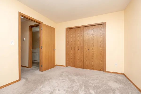$179,900 | 1279 Taylor Street, Unit 5, Shakopee, MN 55379