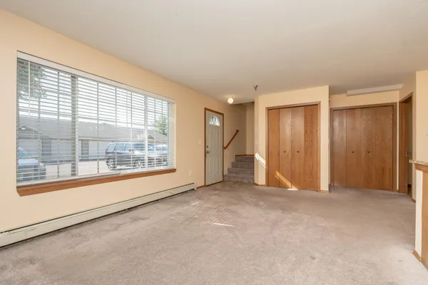 $179,900 | 1279 Taylor Street, Unit 5, Shakopee, MN 55379