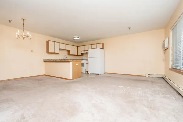 $179,900 | 1279 Taylor Street, Unit 5, Shakopee, MN 55379