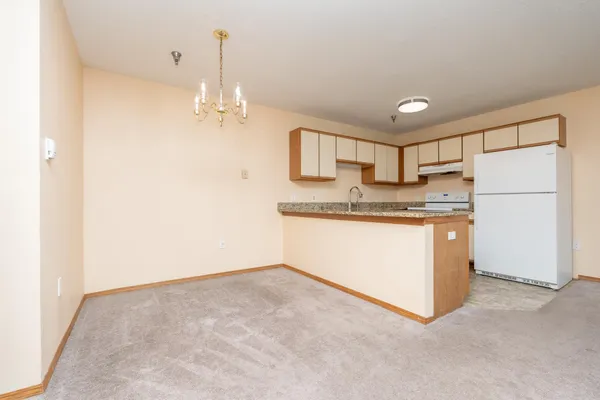 $179,900 | 1279 Taylor Street, Unit 5, Shakopee, MN 55379