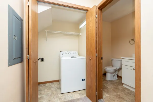 $179,900 | 1279 Taylor Street, Unit 5, Shakopee, MN 55379