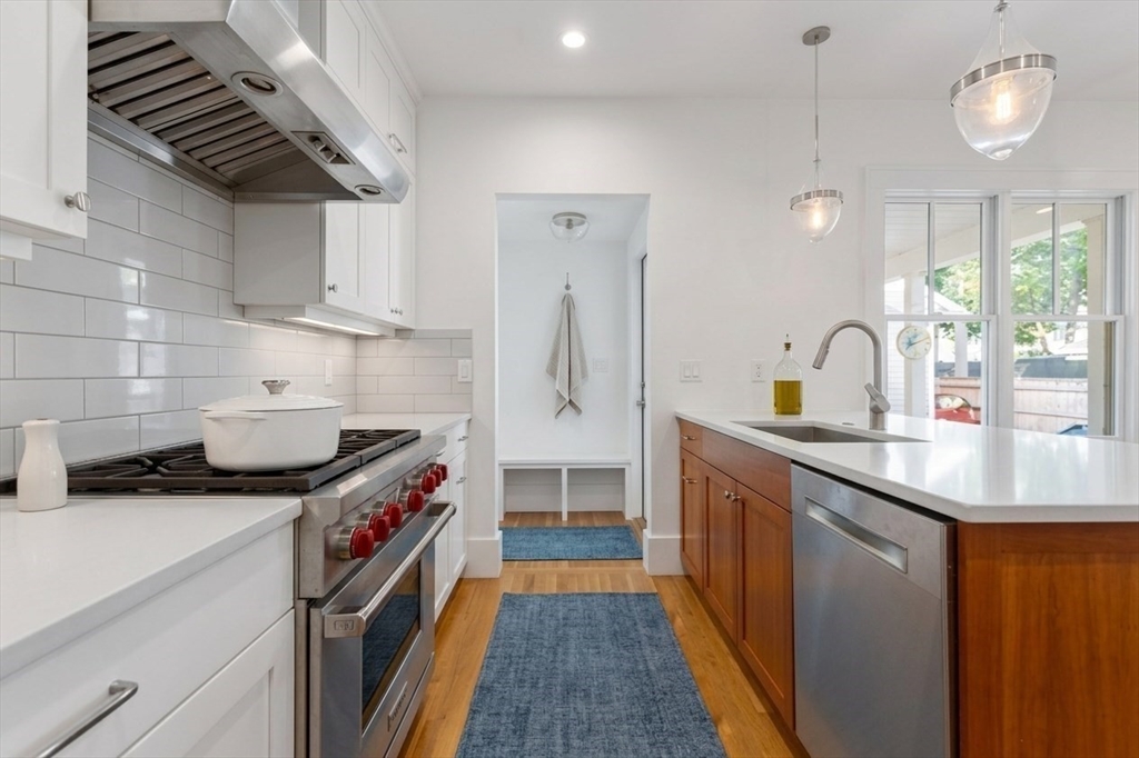 191 Davis Avenue Brookline, MA 02445 - Photo 3 of 21