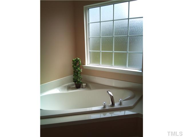 108 Riley Oaks Lane Apex, NC 27539 - Photo 18 of 22 Relax...in the Garden Tub!