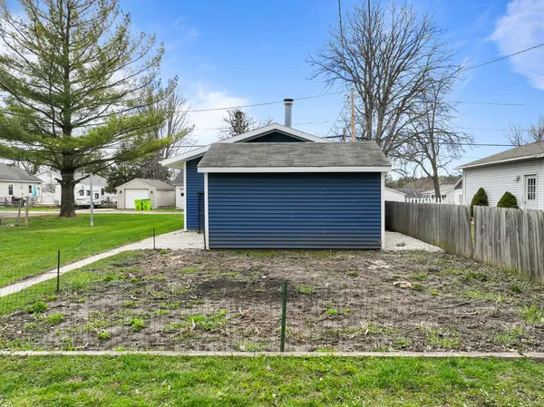 $300,000 | 410 East Geneva Street, Delavan, WI 53115