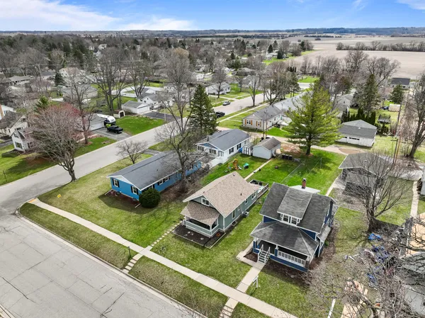 $300,000 | 410 East Geneva Street, Delavan, WI 53115