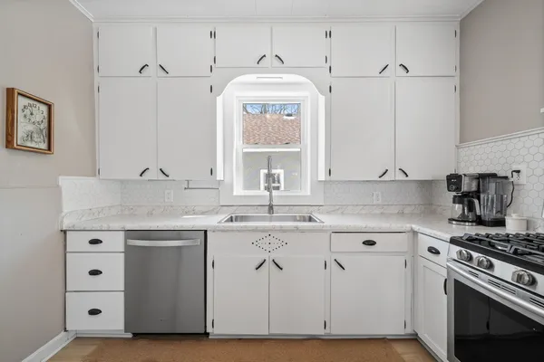 $325,900 | 410 East Geneva Street, Delavan, WI 53115