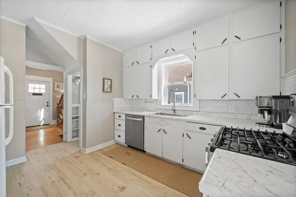 $300,000 | 410 East Geneva Street, Delavan, WI 53115