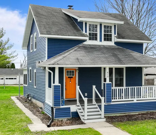 $300,000 | 410 East Geneva Street, Delavan, WI 53115