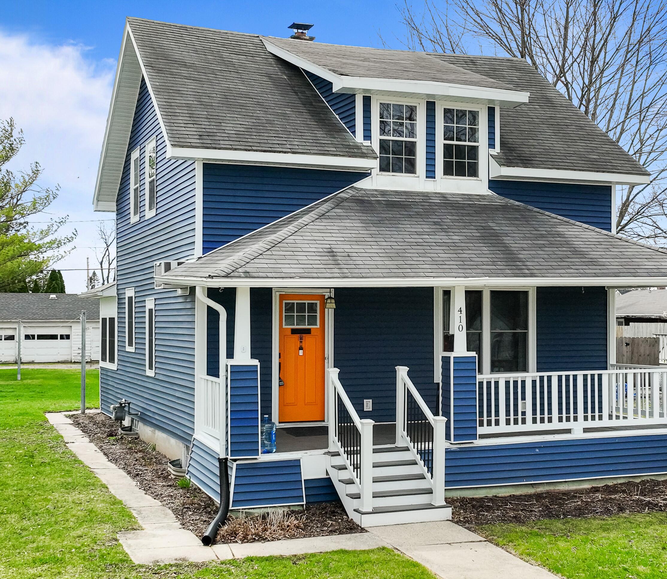 410 East Geneva Street Delavan, WI 53115 - Photo 2 of 79 410 E Geneva St - Spring-5