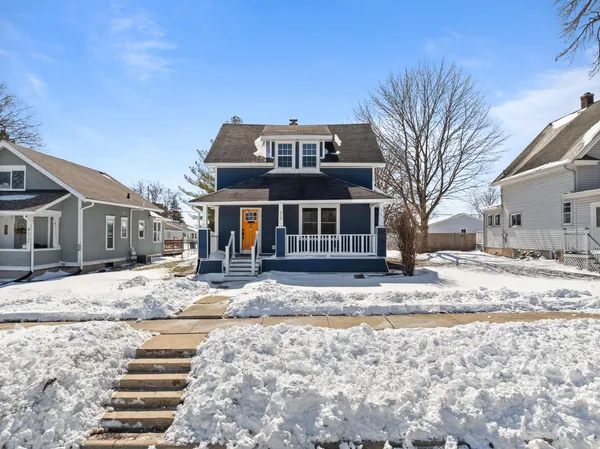 $325,900 | 410 East Geneva Street, Delavan, WI 53115