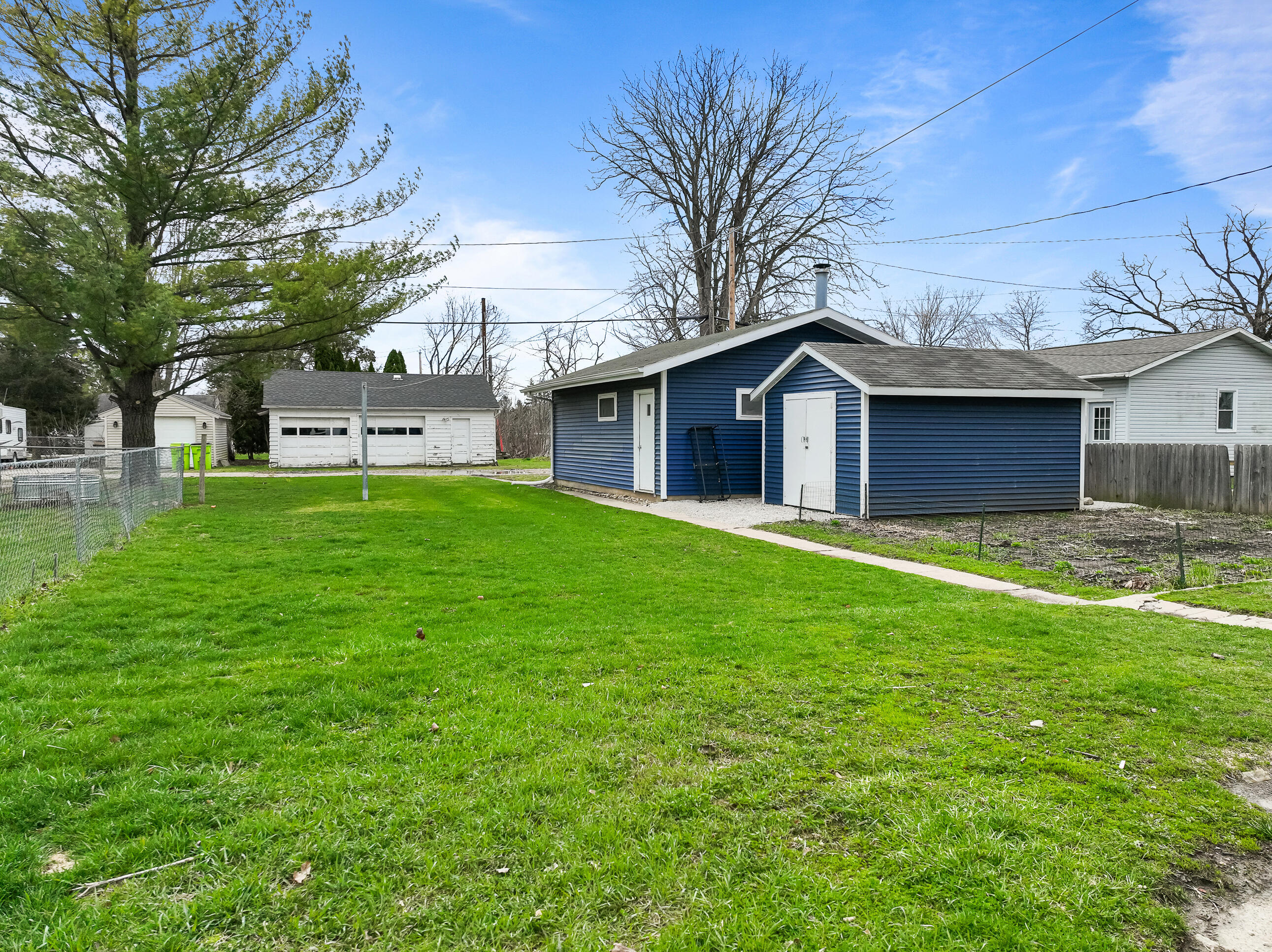 410 East Geneva Street Delavan, WI 53115 - Photo 3 of 79 410 E Geneva St - Spring-6