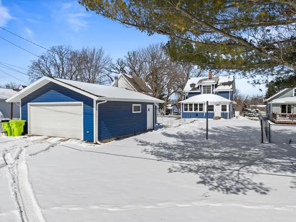 $325,900 | 410 East Geneva Street, Delavan, WI 53115