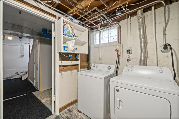 $300,000 | 410 East Geneva Street, Delavan, WI 53115