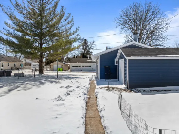 $325,900 | 410 East Geneva Street, Delavan, WI 53115