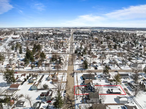 $300,000 | 410 East Geneva Street, Delavan, WI 53115