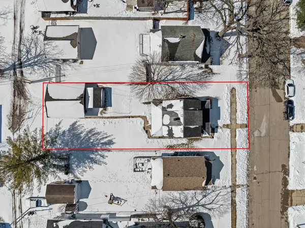 $300,000 | 410 East Geneva Street, Delavan, WI 53115