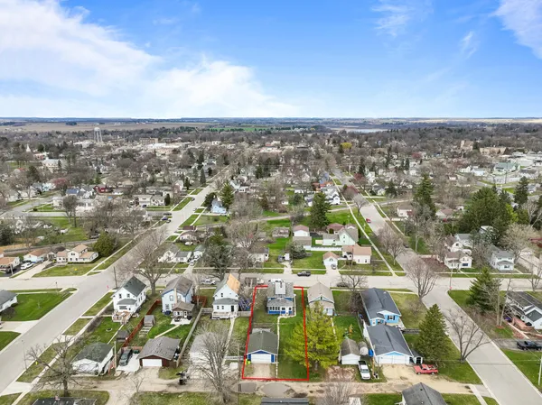 $300,000 | 410 East Geneva Street, Delavan, WI 53115