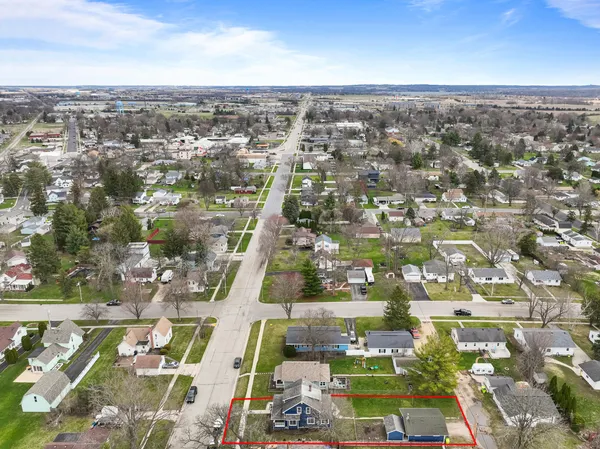 $300,000 | 410 East Geneva Street, Delavan, WI 53115