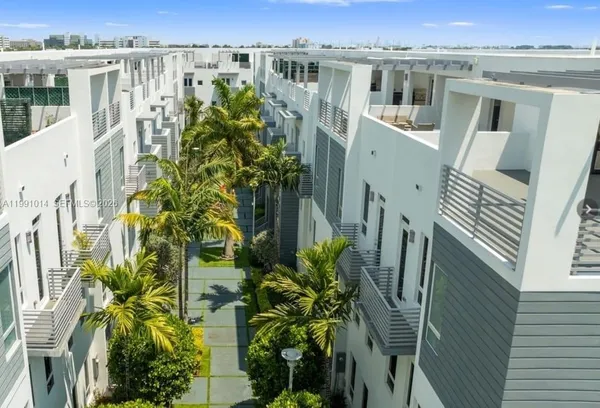 a view of a yard with plants